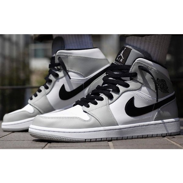 エアジョーダン1 ミッド NIKE AIR JORDAN 1 MID LIGHT SMOKE GREY 正規品 送料込の通販は