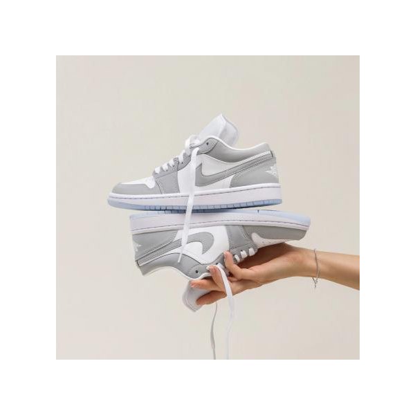 【新品】Nike ナイキ ウィメンズ エアジョーダン1 ロー ウルフグレー Nike Women's Air Jordan 1 Low 