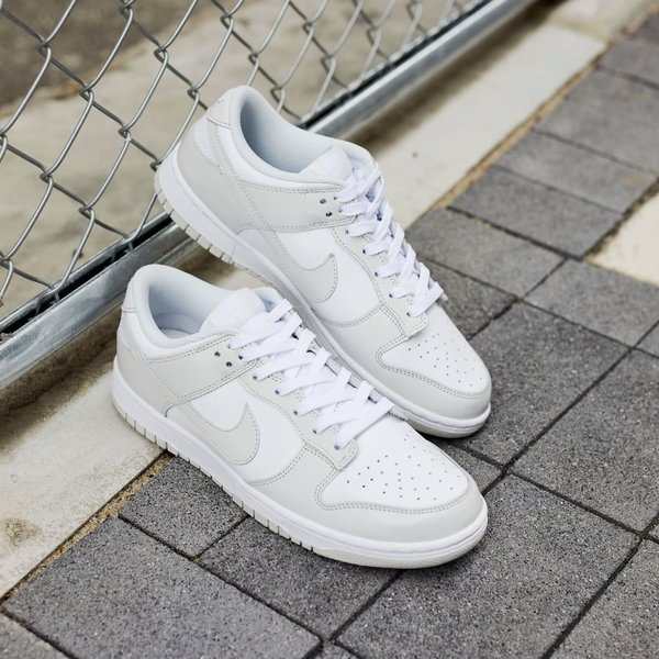 ウィメンズ ダンク ロー ライト ボーン NIKE WMNS DUNK LOW LIGHT BONE 正規品 全国送料無料