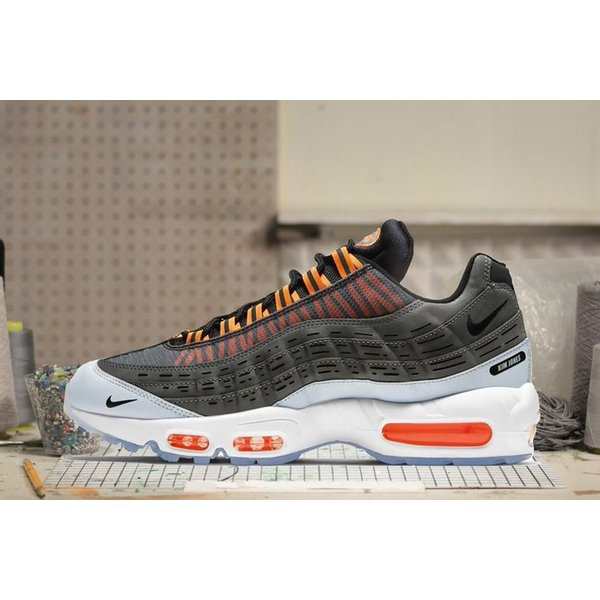 キム ジョーンズ×ナイキ エアマックス95 ブラック トータルオレンジ KIM JONES×NIKE AIR MAX 95 BLACK TOTAL  ORANGE 正規品 全国送料無｜au PAY マーケット