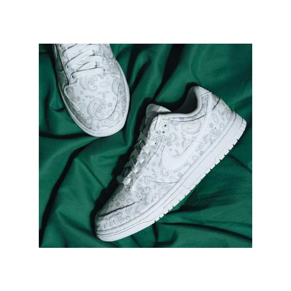 ウィメンズ ダンク ロー ESS ホワイト ペイズリー Nike WMNS Dunk Low ESS White Paisley 正規品  全国送料無料｜au PAY マーケット