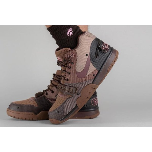 トラヴィス スコット×ナイキ エアトレーナー1 SP アーキオブラウン アンド ラストピンク Travis Scott×Nike Air Trainer 1 SP Archaeo Brown and Rust Pink_1