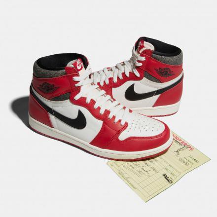 新品 Nike Air Jordan 1 High OG Chicago シカゴ