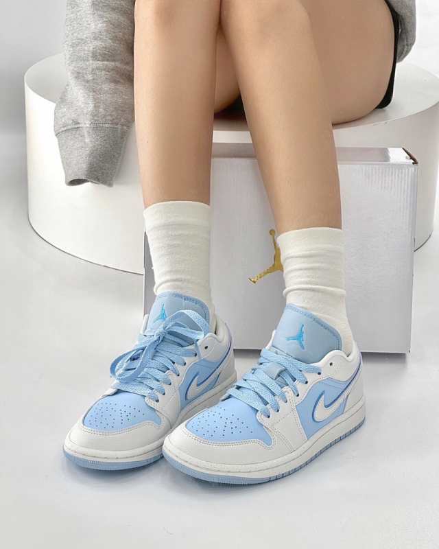 ウィメンズ エアジョーダン1 ロー リバース アイスブルー Nike WMNS Air Jordan 1 Low Reverse Ice Blue 正規品 全国送料無料