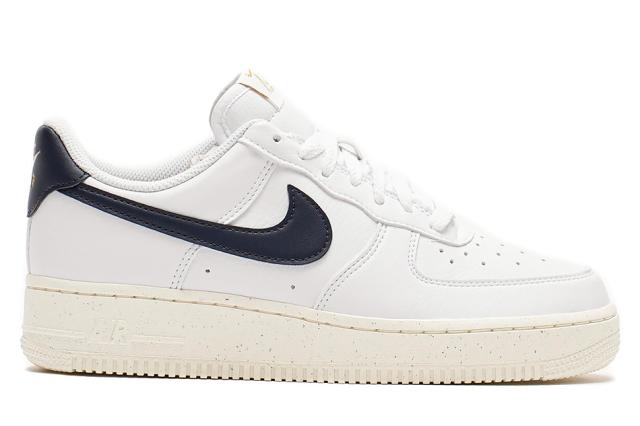 NIKE WMNS AIR FORCE 1 ’07 NEXT NATURE 「OLYMPICS」 FZ6768-100 WHITE / OBSIDIAN-PALE IVORY-METALLIC GOLD ナイキ ウィメンズ エアフォース ワン 07 ロー ネクスト ネイチャー ホワイト オリンピック レディース スニーカーの通販は