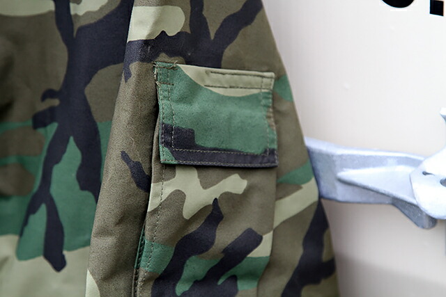 「90’s DEADSTOCK U.S.ARMY ECWCS GORE-TEX PARKA GEN1 WOODLAND」VINTAGE COLD WEATHER PARKA MEDIUM/LARGE 92年納品 デッドストック ゴアテックス ウッドランド カモ ジャケット 迷彩 グリーン アメリカ軍 米軍実物新品 放出品 メンズ アウター アウトドア
