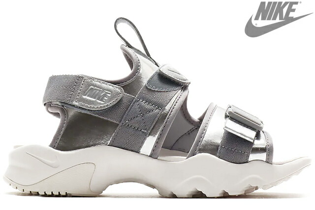NIKE WMNS CANYON SANDAL CW6211-001 LLIC SILVER/PARTICLE GREY ナイキ ウイメンズ キャニオン サンダル コンフォート ビーチ スポーツ サンダル シルバー レディース