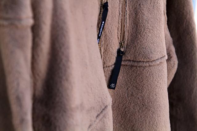 「DEADSTOCK PCU LEVEL3 MALAMUTE HIGH LOFT JACKET」By BEYOND CLOTHING U.S.ARMY COYOTE BROWN 米軍実物新品 デッドストック マラミュート フリース ジャケット コヨーテブラウン アメリカ軍 米軍放出 ヴィンテージ ミリタリー メンズ アウター