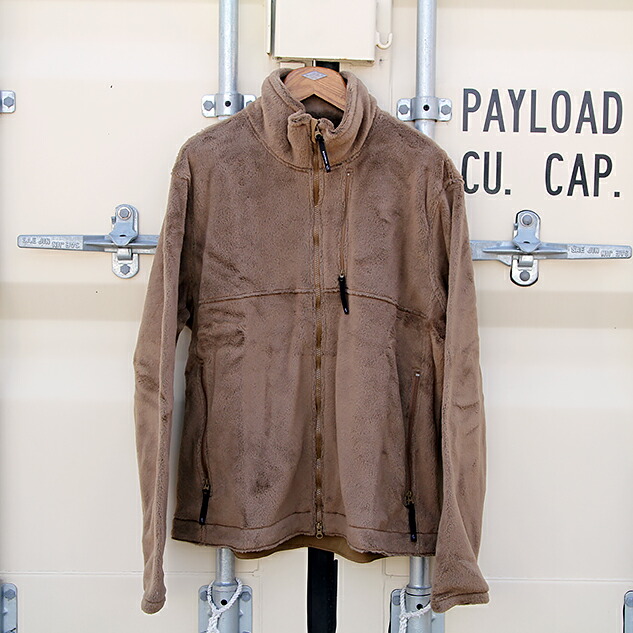 「DEADSTOCK PCU LEVEL3 MALAMUTE HIGH LOFT JACKET」By BEYOND CLOTHING U.S.ARMY COYOTE BROWN 米軍実物新品 デッドストック マラミュート フリース ジャケット コヨーテブラウン アメリカ軍 米軍放出 ヴィンテージ ミリタリー メンズ アウター