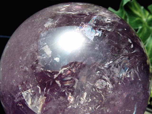 虹入り ラベンダーアメジスト 丸玉 台付 直径85.5mm 重さ857g 透明 愛の守護石 癒しと安らぎの石 紫水晶 1点物 ブラジル産の通販は