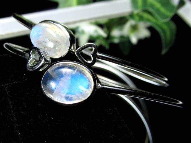 ハートの装飾あり ブルームーンストーン(月長石) シルバーバングル 1個売り 石幅約11mm×8mm前後 永遠の愛の象徴 月光を思わせる神秘的シラー 極上品質の通販は 6,897円