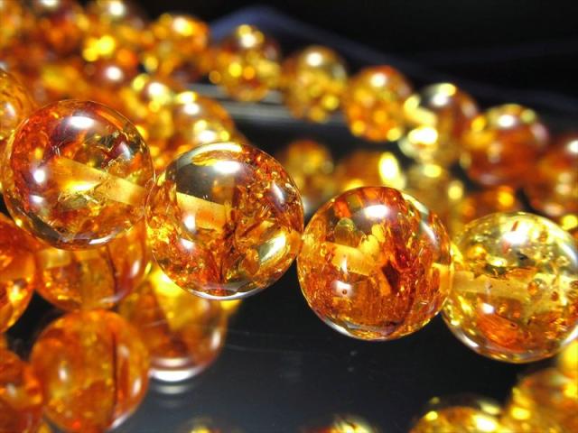 煌めきたっぷり スパークリングハニーアンバー ブレスレット 約