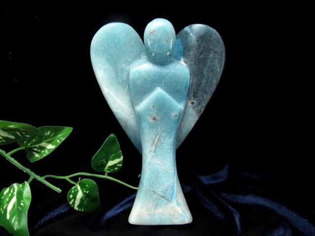 貴重 レアストーン スコルザライト(トロレアイト・トロール石) エンジェル彫り 置物 重さ576g 高さ153mm 幸福を運ぶ天使モチーフ 守護やの通販は 26,620円