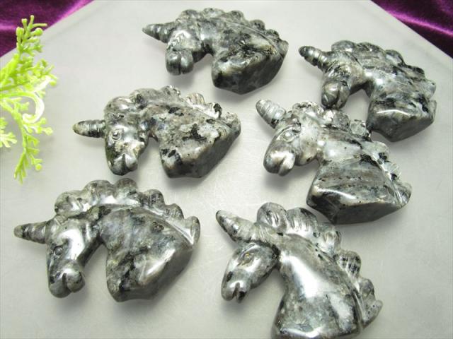 ラブラドライト ユニコーン 彫り 高さ約50mm 重さ30g-45g前後 ひらめき