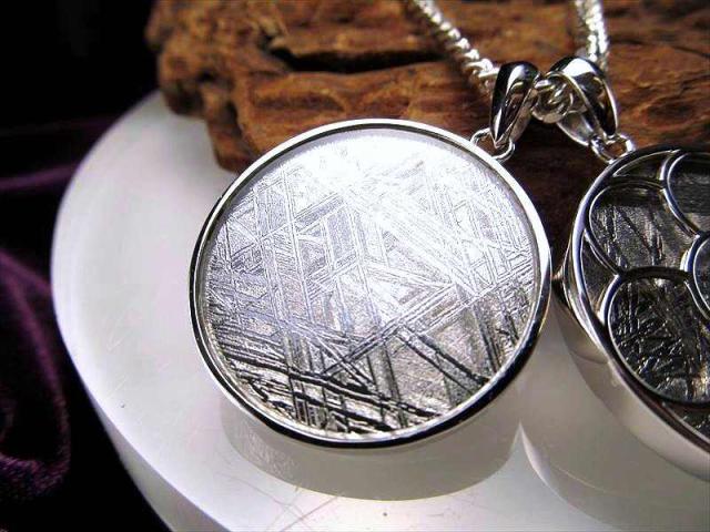 激安宣言 エッグ・オブ・ライフ 生命の卵 ギベオンペンダントトップ シルバーカラー 縦約27mm 1個売り SILVER925 メテオライト 隕石 ナミビア・ハルダブ州産 geki-met2F18_1