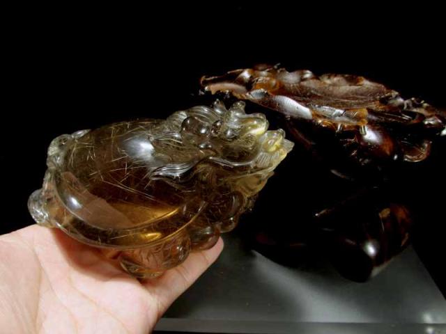 店頭展示中 超透明 ほんのりスモーキー ゴールドルチルクォーツ 龍亀