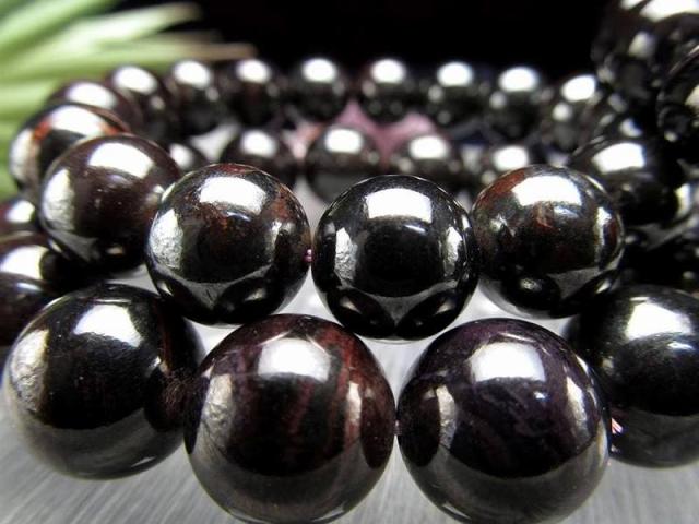ブラックアイアン・スギライト ブレスレット 9.5mm-10mm×20珠前後 高級感のあるブラックメタリックカラー ヘマタイトとの共生 黒色の守護石の通販は