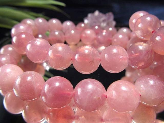 ラズベリークォーツ ブレスレット 9mm-9.5mm×21珠前後 落ち着きのあるピンクパープル スター効果がある珠も 透明感あり マダガスカル産の通販は 5,064円