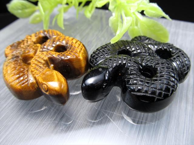 縁起物！ 天然石 蛇 彫刻置物 幅約50mm前後 金運・幸運の象徴 へびの