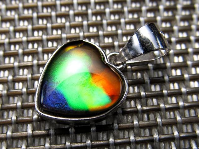 生物起源の宝石 5A アンモライト ハート型ペンダントトップ アンモライト 石部分 縦横10mm Silver925 カナダ産の通販は