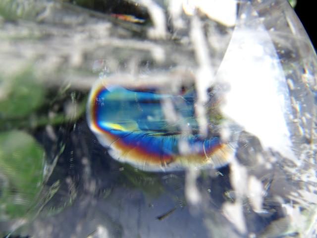 店頭展示中 最高級 5A レインボー水晶 丸玉 直径117mm 重さ2218g 虹入り水晶 透明感抜群 台座付き 一点もの 水晶玉 置物 天然水晶 パワーストーン 天然石_6