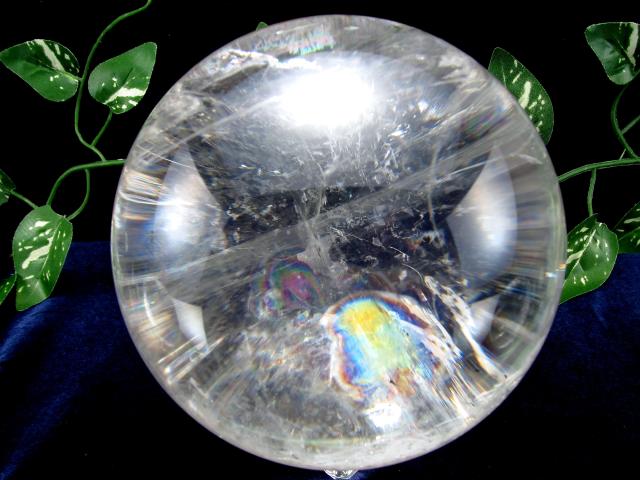 店頭展示中 最高級 5A レインボー水晶 丸玉 直径117mm 重さ2218g 虹入り水晶 透明感抜群 台座付き 一点もの 水晶玉 置物 天然水晶 パワーストーン 天然石_3