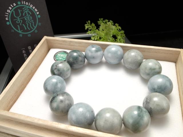 世界最古の翡翠 「糸魚川翡翠」 日本の国石 「翡翠」 5月の誕生石 魔除けや厄除け 幸運のお守り 安心の原産地証明書付属 翡翠 (硬玉) 勾玉