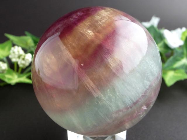 台座付き 高品質 虹入り フローライト 丸玉 A 虹入り！ マルチカラーフローライト 丸玉 台座付 直径約58mm 重さ約