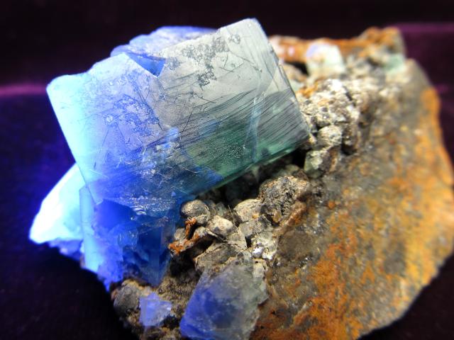 蛍光 フローライト 結晶 原石 重さ75g 最大幅約61mm 魅惑の逸品 神秘的美しさの結晶群 透明感抜群 強蛍光蛍石 限定1点物 イングランド・ダイアナマリア Diana Maria 鉱山産