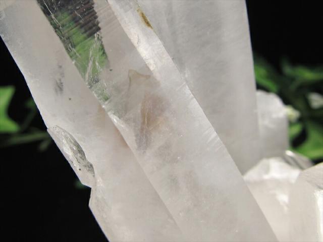 店頭展示中 山型ファントム入り ヒマラヤ産 水晶 結晶原石 専用木製台座付 重さ 1463g ヒマラヤの神々しき息吹を宿して ファントムの層が増幅する 清冽なエネルギー 1点物 ヒマラヤ産 パワーストーン 天然石_4