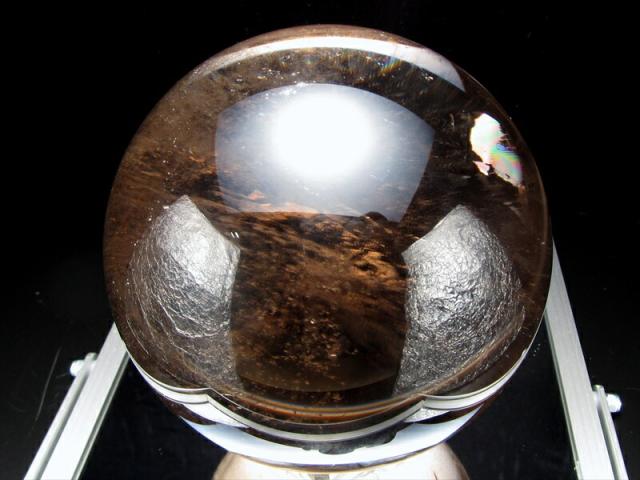 特大サイズ 虹入り 虹入り スモーキークォーツ 丸玉 台座付き 直径110mm 重さ1442g 魔除け・厄除けのお守りに 茶水晶 レインボーたっぷり 一点物 ブラジル産 パワーストーン 天然石_3