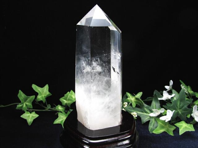 パワーストーン　天然石　エンジェルラダー入り水晶　ポイント　163g　No107 虹入り エンジェルラダー入り 水晶ポイント 六角柱 専用木製台座付