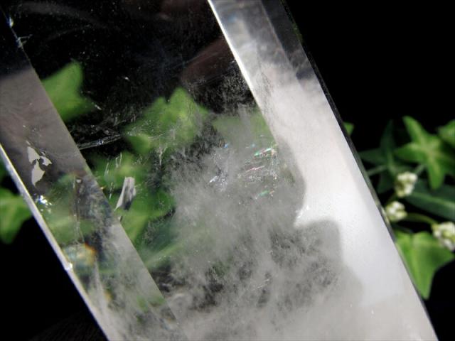 虹入り エンジェルラダー入り 水晶ポイント 六角柱 専用木製台座付
