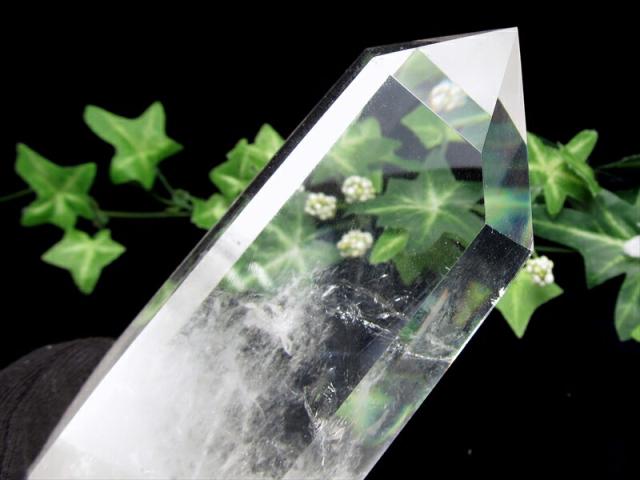 虹入り エンジェルラダー入り 水晶ポイント 六角柱 専用木製台座付