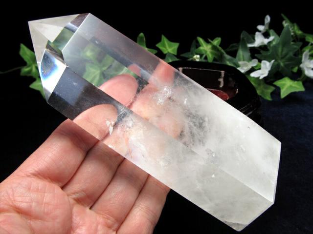 虹入り エンジェルラダー入り 水晶ポイント 六角柱 専用木製台座付