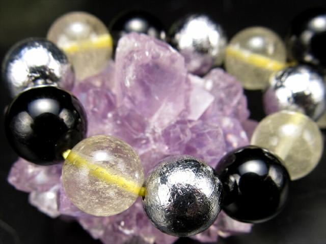 店頭展示中 これぞ 宇宙最強の組み合わせ ギベオン×リビアングラス×テクタイト ブレスレット 8mm×24珠 3種の隕石が放つ圧倒的パワー 3種のメテオライトブレスレット ミステリアスな宇宙から来た鉱物 1点物 パワーストーン 天然石