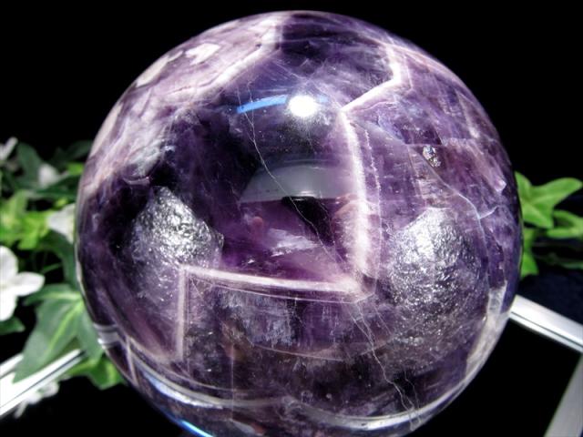 大玉 くっきり結晶 シェブロン アメジスト 丸玉 台座付 直径106mm 重さ1722g くっきり山模様 愛の守護石 癒しと安らぎの石 一点もの 紫水晶 ブラジル産 パワーストーン 天然石_3