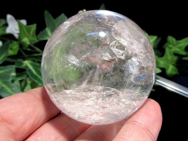 店頭展示中 天然水晶 虹入り 丸玉 台座付き φ56mm 重さ 262g レインボー水晶 すべての浄化と純粋さの象徴 極上天然石 一点もの ブラジル産 パワーストーン 天然石_4