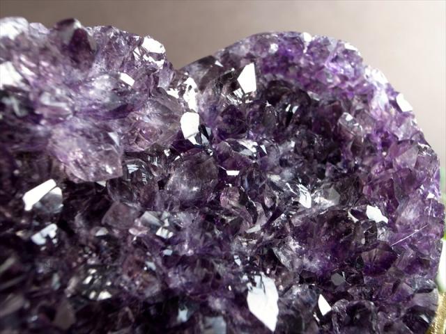 店頭展示中 アメジスト ハート型 クラスター ゴールデン台座付 最大幅 
