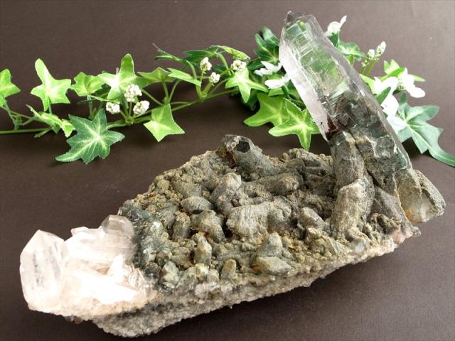 極限環境が生んだ水晶 ガルサ産 水晶クラスター 最大幅 約186mm 重さ 約828g 厳選1点物 ギャランティカード付き 多彩な内包物&荒々しい結晶 浄化・インテリア ヒマラヤ山脈ガルサ地区 itk パワーストーン 天然石_3