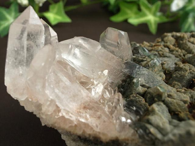 極限環境が生んだ水晶 ガルサ産 水晶クラスター 最大幅 約186mm 重さ 約828g 厳選1点物 ギャランティカード付き 多彩な内包物&荒々しい結晶 浄化・インテリア ヒマラヤ山脈ガルサ地区 itk パワーストーン 天然石_4