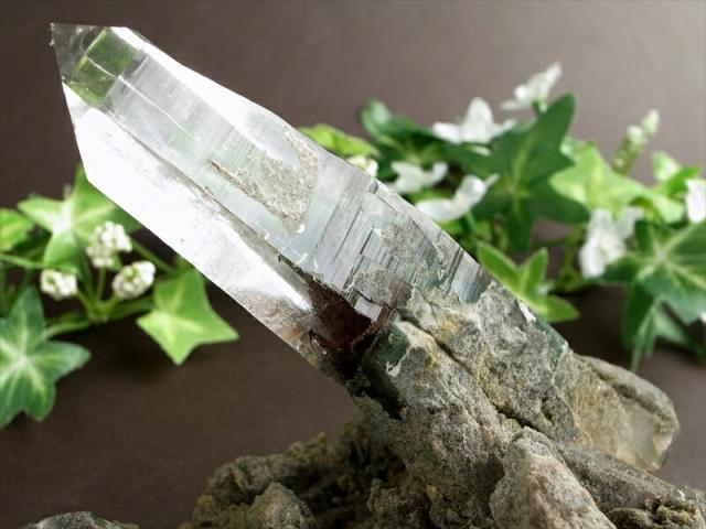 極限環境が生んだ水晶 ガルサ産 水晶クラスター 最大幅 約186mm 重さ 約828g 厳選1点物 ギャランティカード付き 多彩な内包物&荒々しい結晶 浄化・インテリア ヒマラヤ山脈ガルサ地区 itk パワーストーン 天然石_5