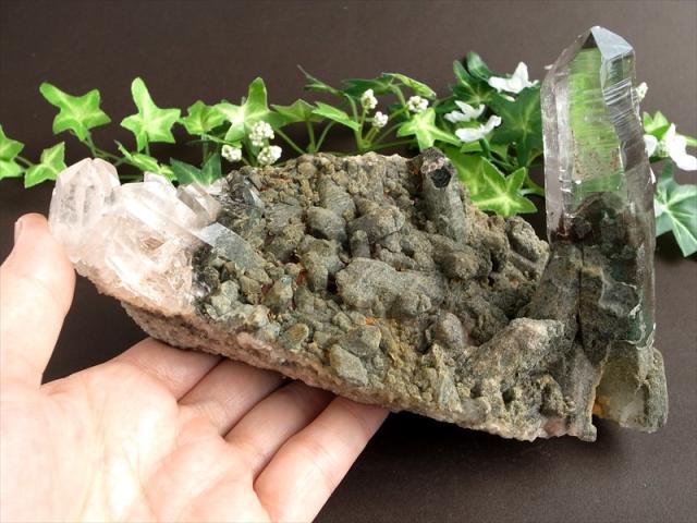 極限環境が生んだ水晶 ガルサ産 水晶クラスター 最大幅 約186mm 重さ 約828g 厳選1点物 ギャランティカード付き 多彩な内包物&荒々しい結晶 浄化・インテリア ヒマラヤ山脈ガルサ地区 itk パワーストーン 天然石_8