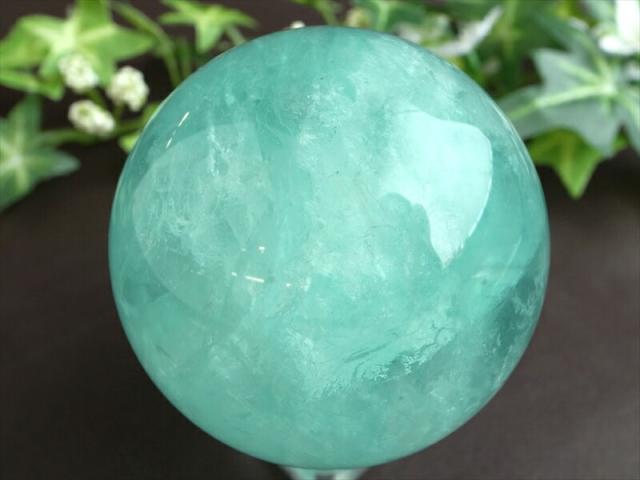 虹入り 高品質 蛍光 グリーン フローライト 丸玉 台座付 直径58mm 重さ352g 大人気丸玉 天才の石 つやつや光沢 一点もの 蛍石 アメリカ産 パワーストーン 天然石