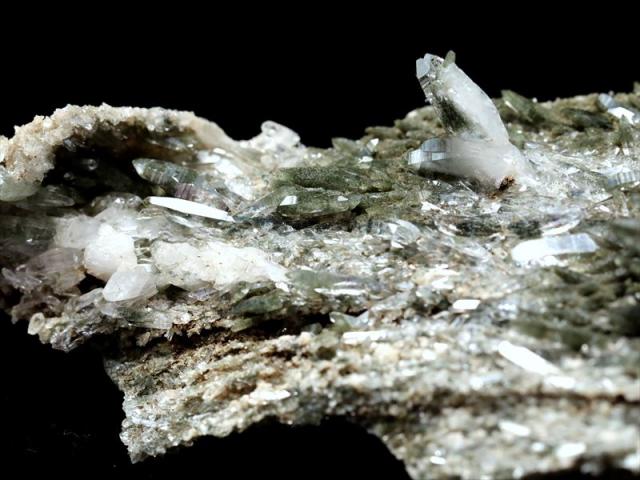 051597 ローズクォーツ六角柱 虹入り 高品質 水晶 六角柱 特大虹入り