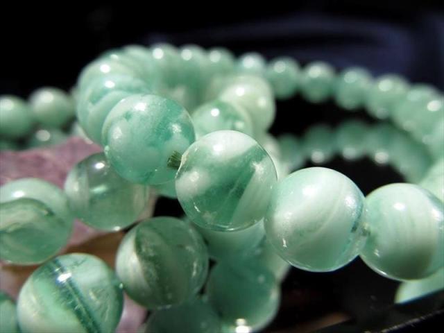 ふんわりレース模様 グリーンフローライト(蛍石) ブレスレット 8.5mm-9mm×22珠前後 爽やかグリーン グリーンインカローズ アメリカ産の通販は 13,970円