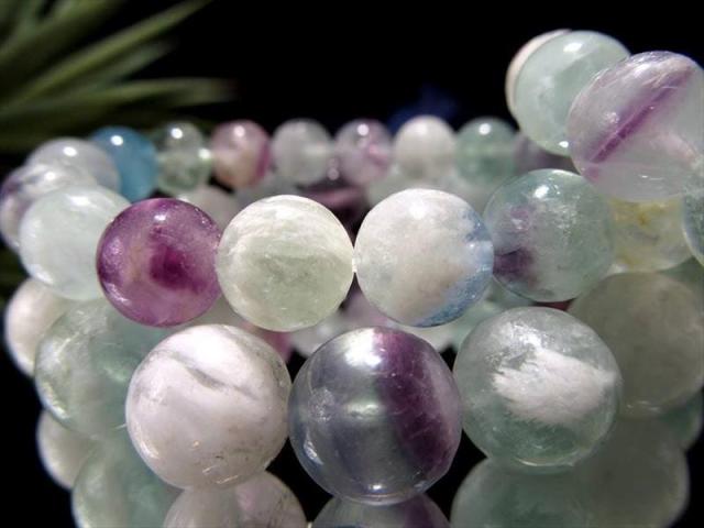 激レア 咲き誇る羽の花 エンジェルフェザーインフローライト (石花蛍石) ブレスレット 約11.0mm-11.5mm×18珠前後 プレゼントや勉学のお守りとして アメリカ産の通販は 5,019円