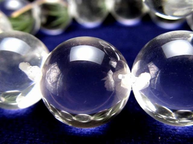 光を受けてレンズのように輝く 天然水晶 ブレスレット 約12mm-13mm×16珠前後 一粒が強調されるサイドドリル仕様 立体感のある高級デザイン 浄化・調和を象徴する万能石 ブラジル産_2
