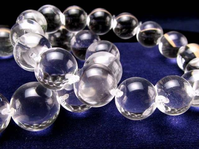 光を受けてレンズのように輝く 天然水晶 ブレスレット 約12mm-13mm×16珠前後 一粒が強調されるサイドドリル仕様 立体感のある高級デザイン 浄化・調和を象徴する万能石 ブラジル産_4