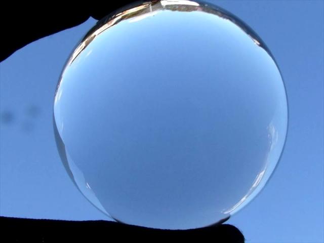 完全透明 無垢水晶 丸玉 重さ 196.5g 直径52mm 極上の透明感 天然水晶 天然石 クリスタル台座と豪華ＢＯＸ付 一点物 ブラジル産 saiの通販は